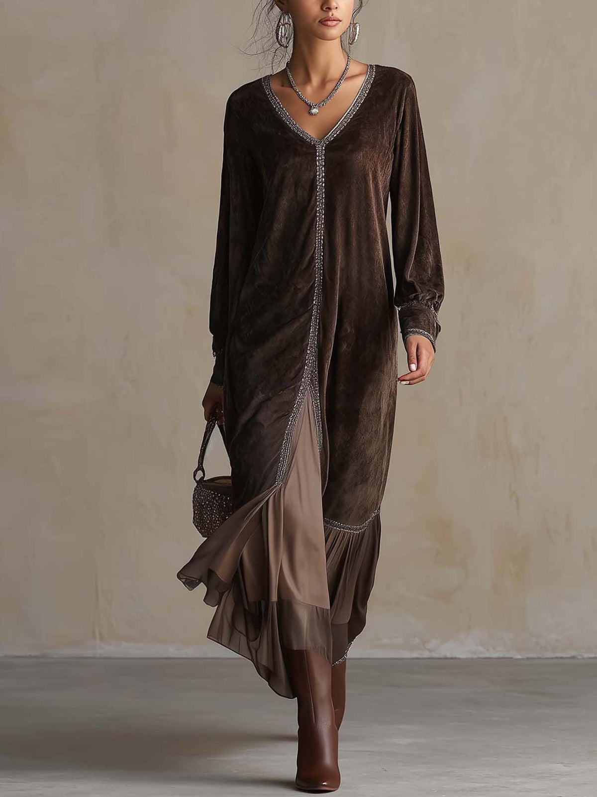 Teresa | Vestito midi ampio in suede sintetico con scollo a V e dettaglio di bordatura
