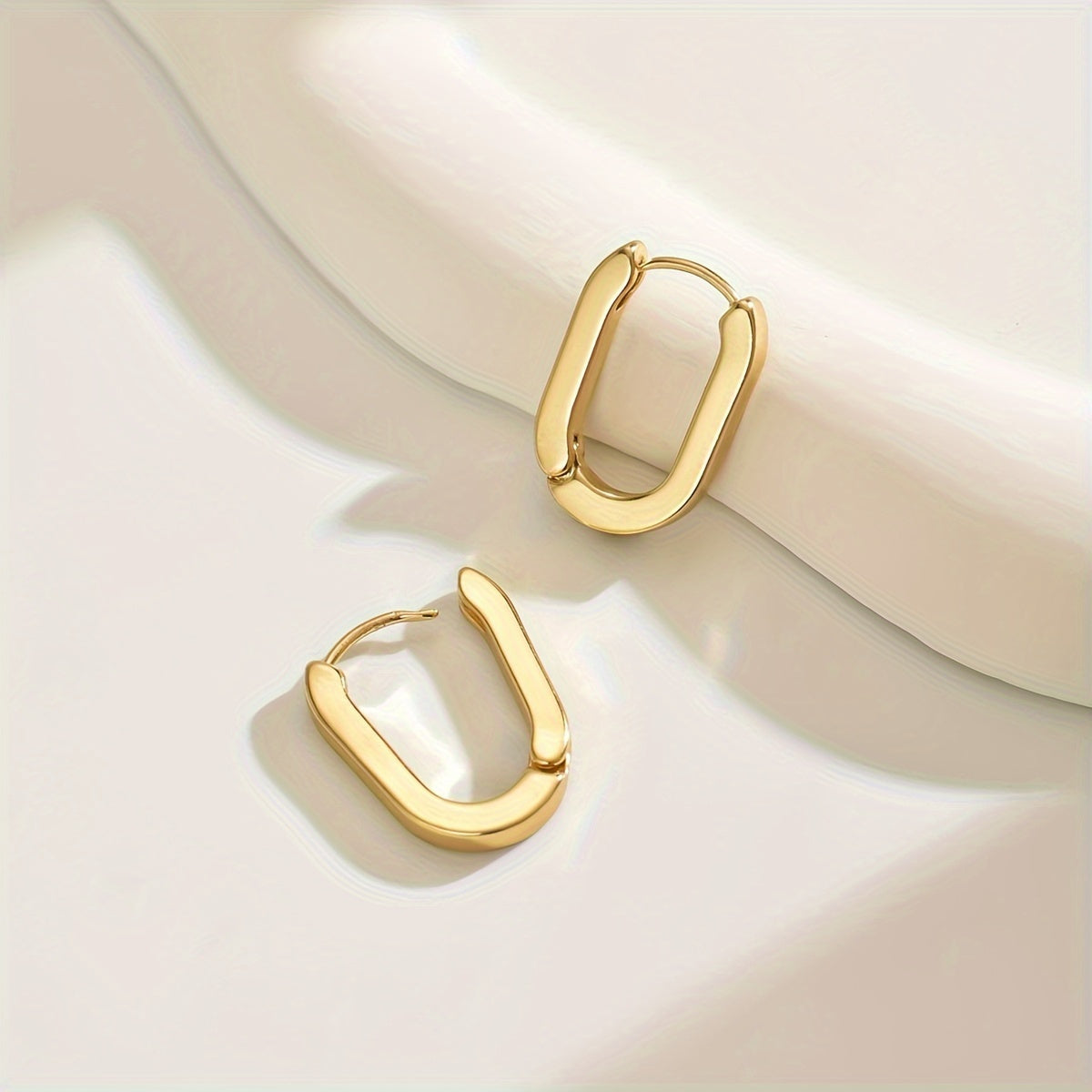 Orecchini a cerchio eleganti con design geometrico