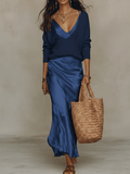 Set Elegante di Maglione a Maglia e Gonna Midi in Raso Blu Marino
