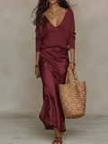 Elegante Completo di Maglione a Maglia e Gonna Midi in Raso Rosso