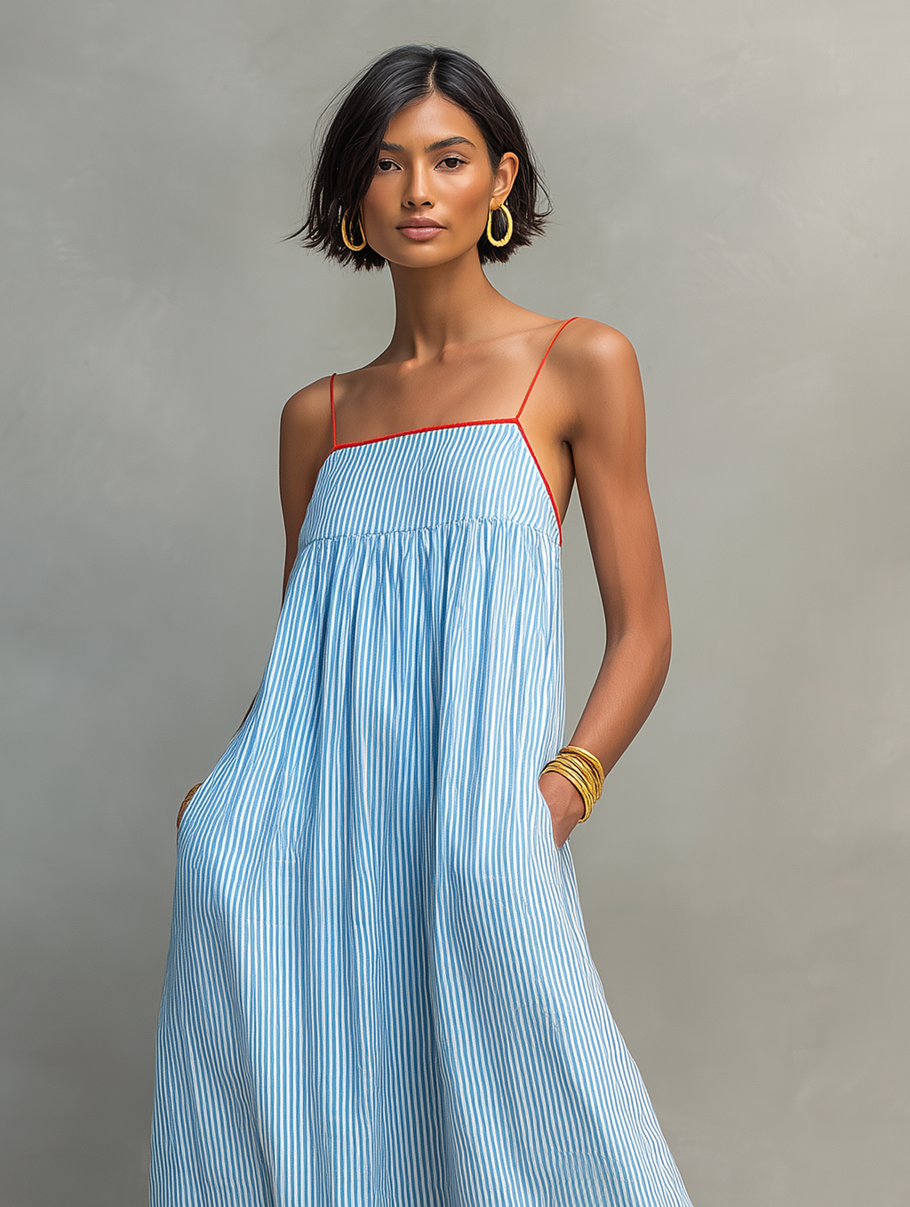 Alma · Abito blu con spalline sottili e tasche