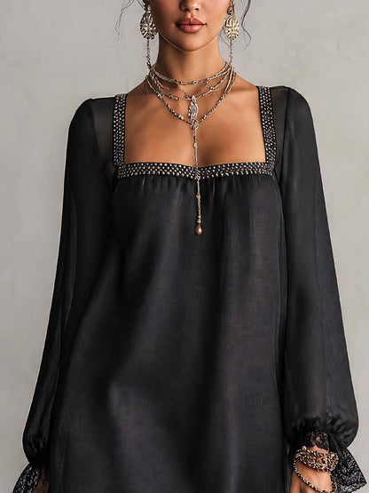 Abito Mini con Collo Quadrato e Maniche in Pizzo con Strass Neri