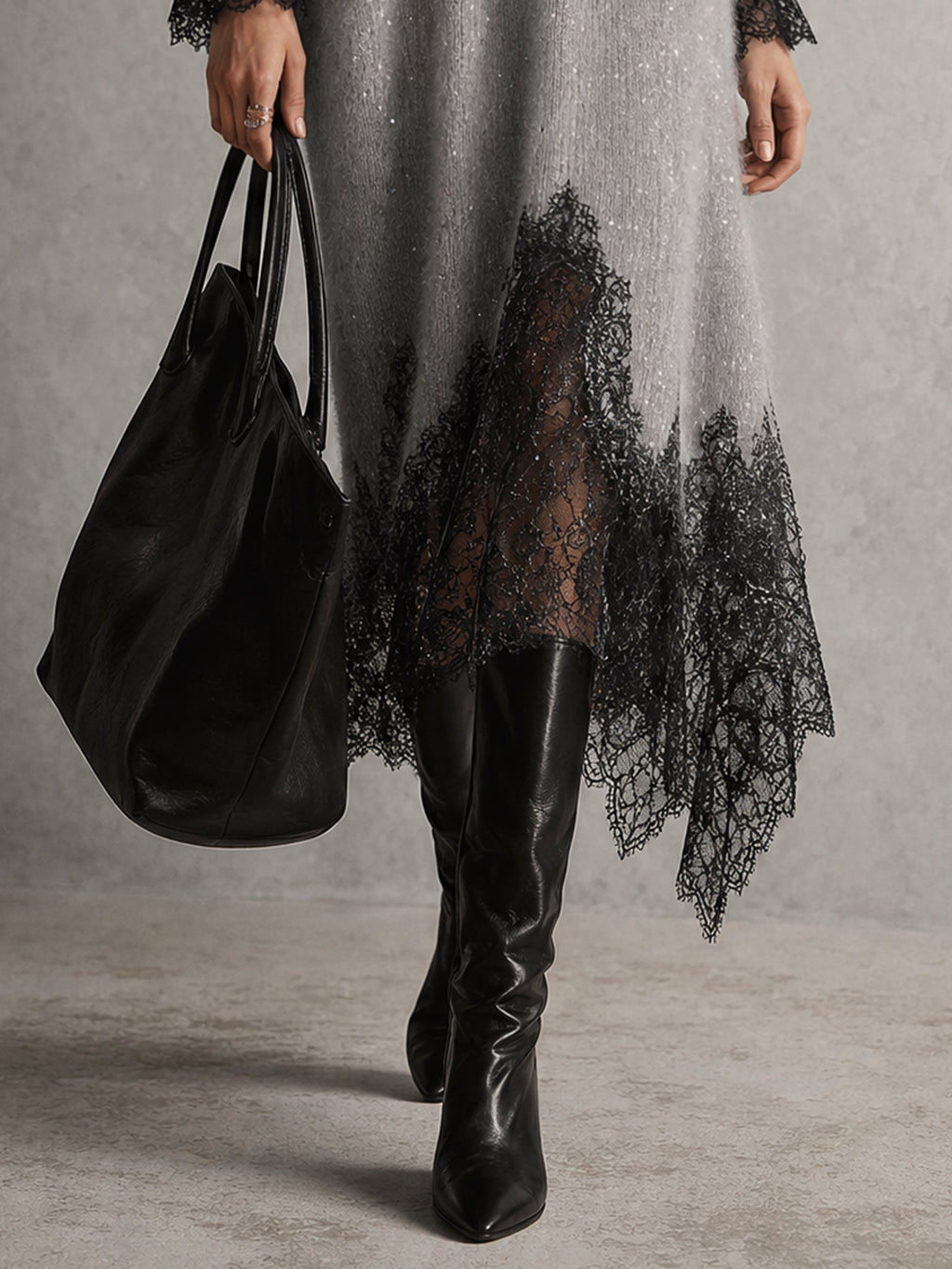 Alaya | Vestito midi grigio in maglia con bordo in pizzo