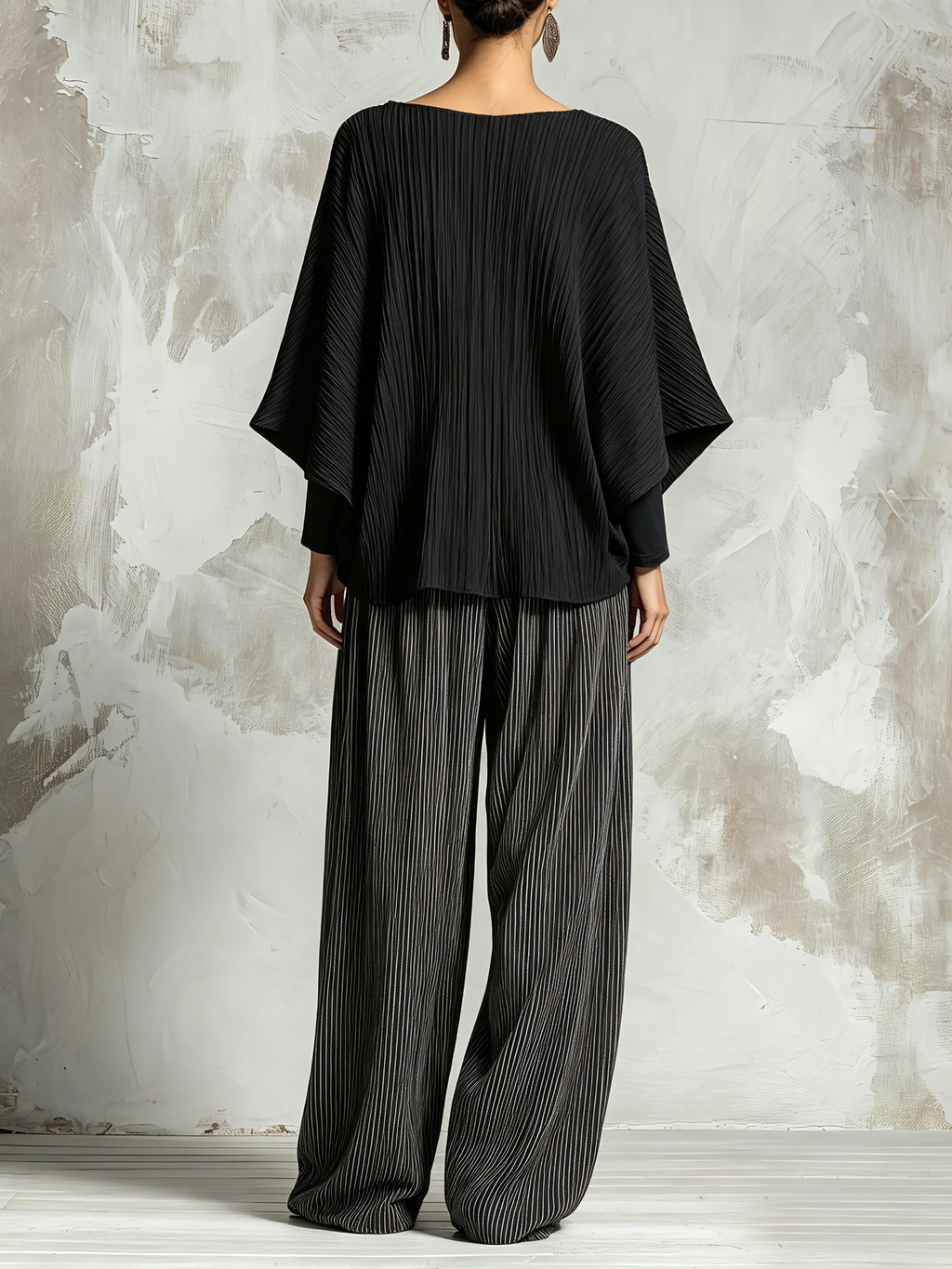 Set a due pezzi con top ampio plissettato e pantaloni a gamba larga