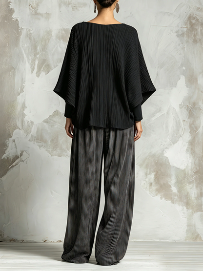 Set a due pezzi con top ampio plissettato e pantaloni a gamba larga