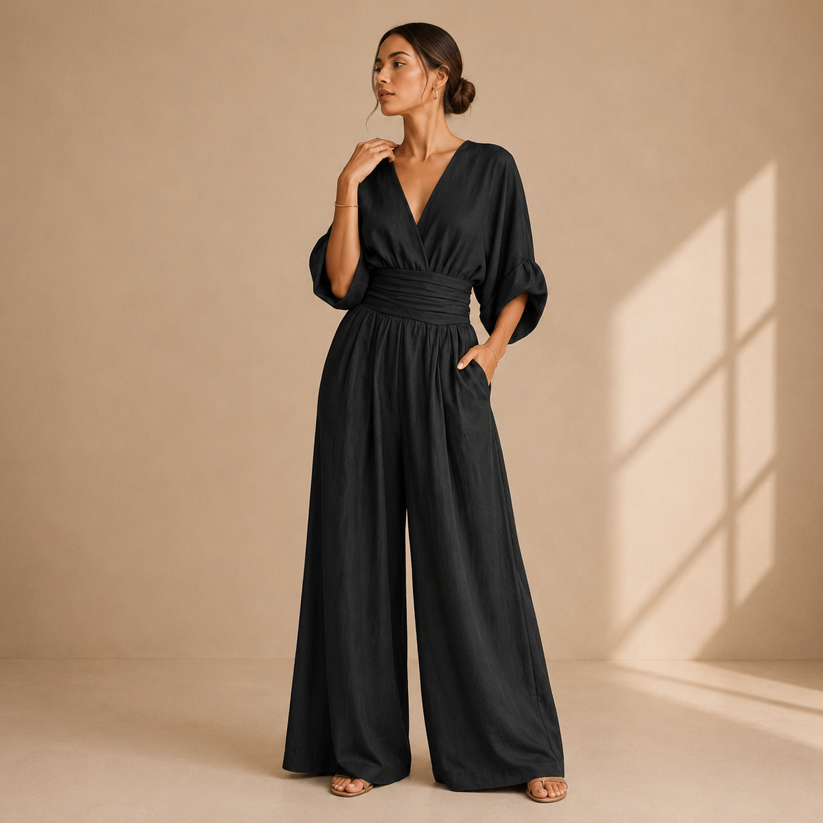 Ismenia | Mono Elegante con Scollatura Incrociata
