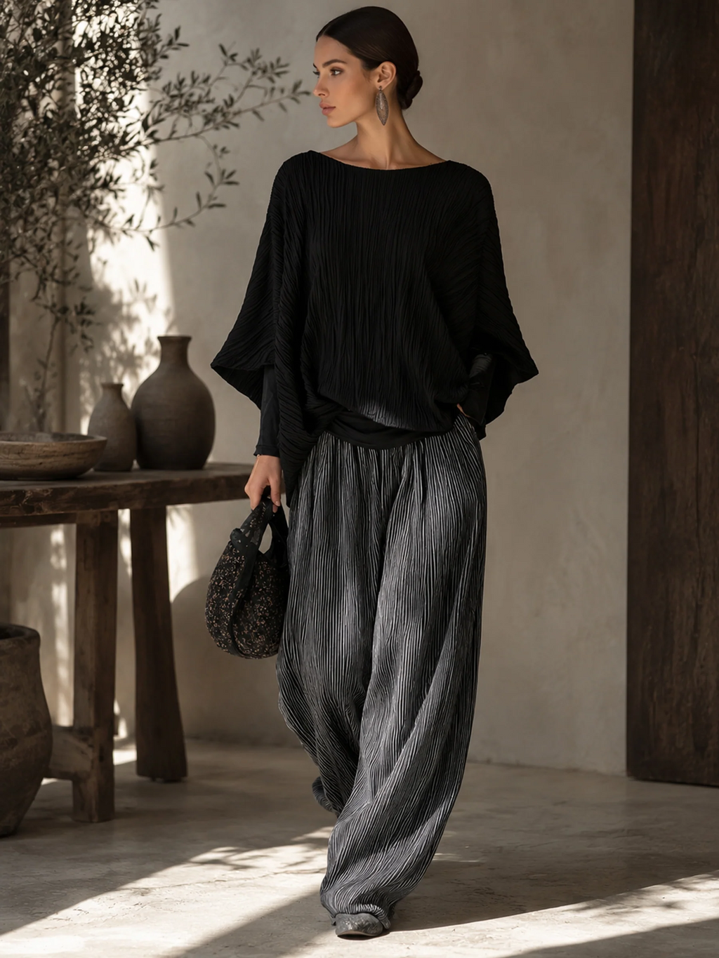 Set a due pezzi con top ampio plissettato e pantaloni a gamba larga