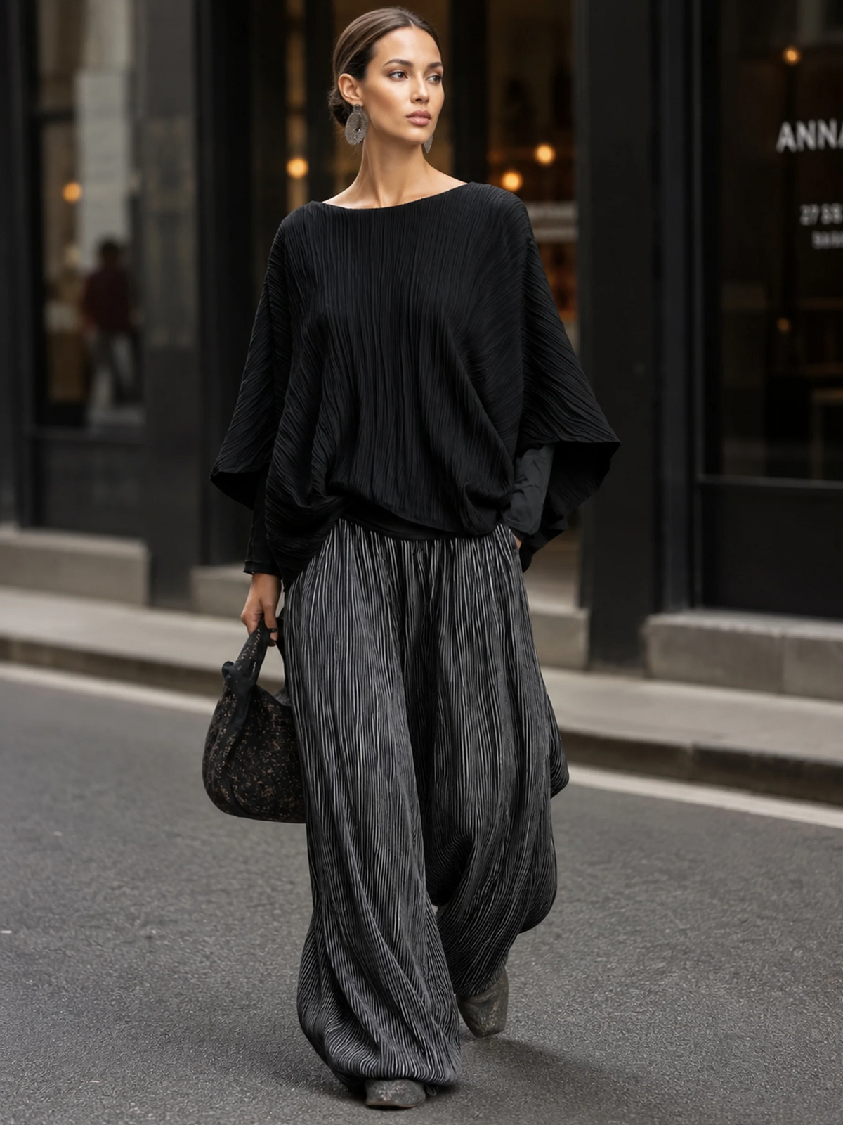Set a due pezzi con top ampio plissettato e pantaloni a gamba larga