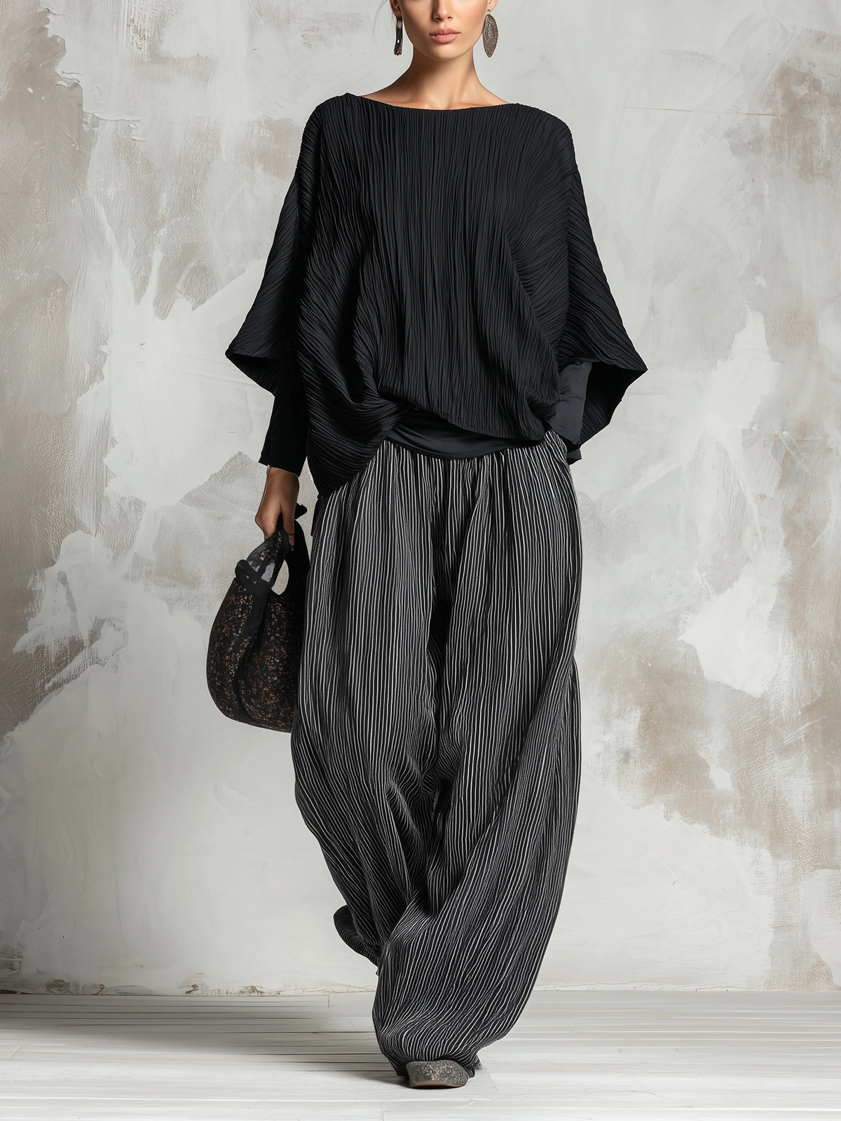 Set a due pezzi con top ampio plissettato e pantaloni a gamba larga