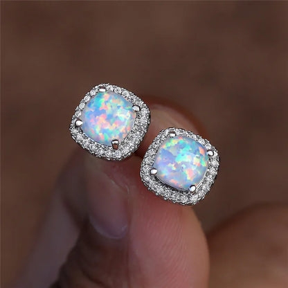 Eleganti Orecchini in Argento con Opale Bianco Fuoco a Forma Rotonda