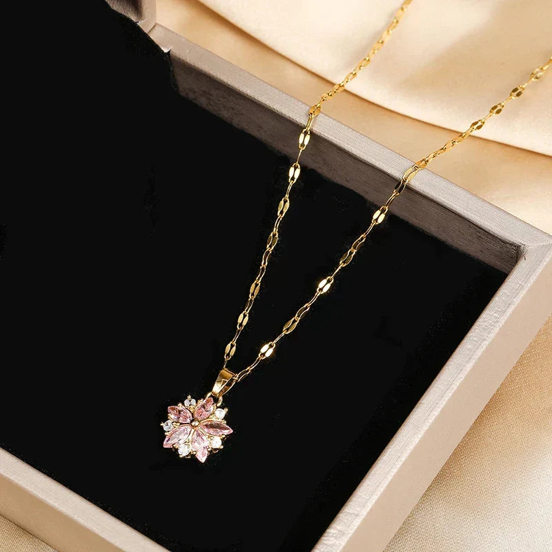 Collana Elegante in Acciaio Inossidabile con Fiore di Rosa Sakura