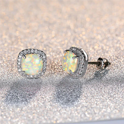 Eleganti Orecchini in Argento con Opale Bianco Fuoco a Forma Rotonda