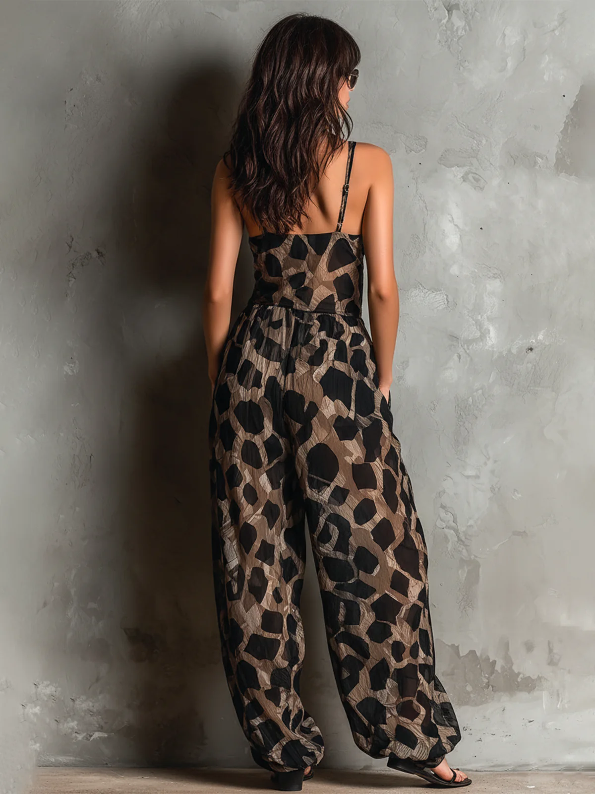 Mono in chiffon morbido con collo halter e stampa animale nera