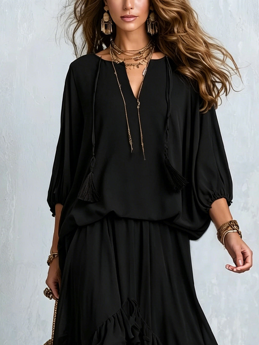 Elvire | Top V-collo in Chiffon Nero con Frange Abbinato a un Set di Gonna a Volant Sovrapposti