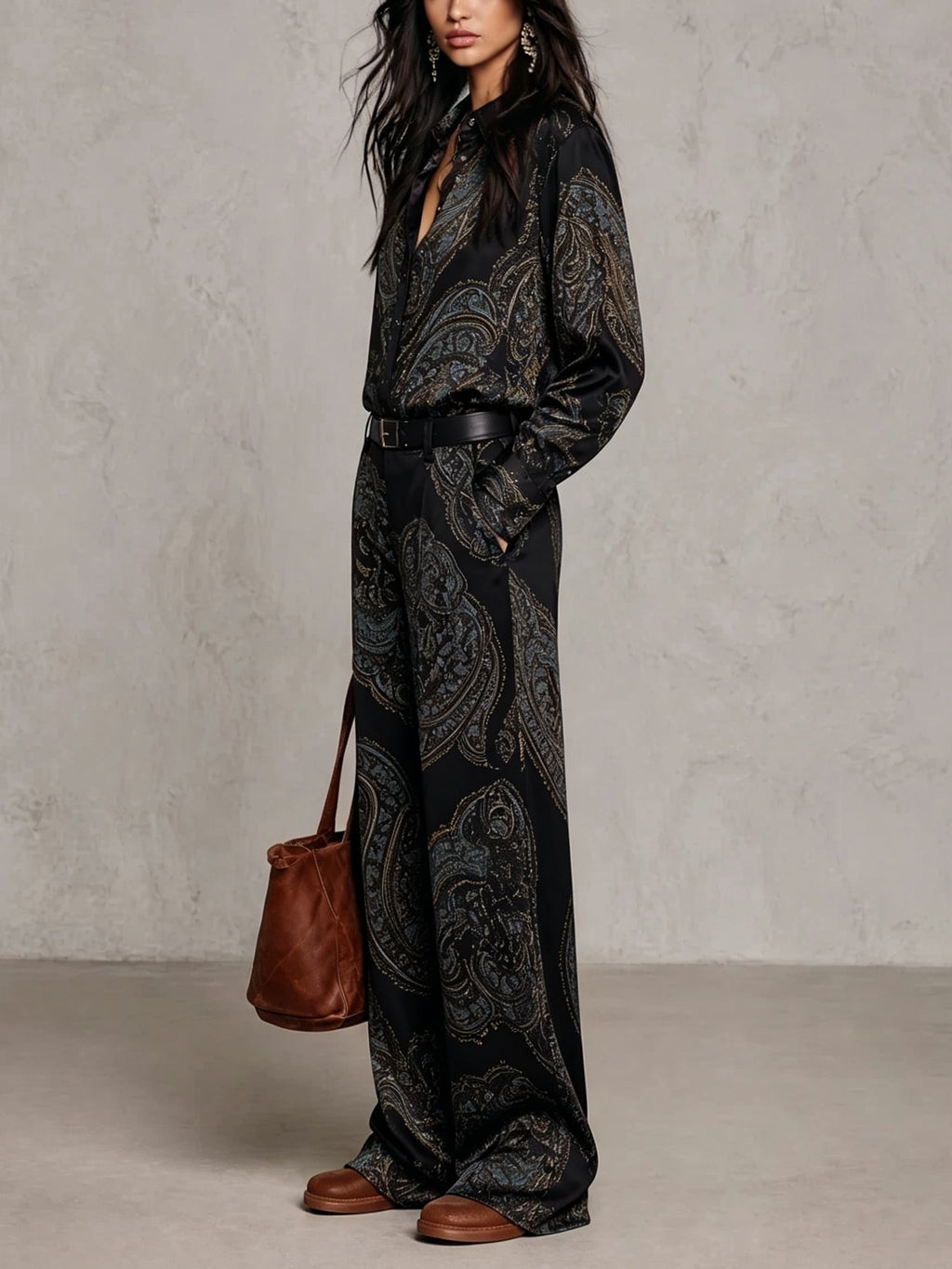Gloria | Camicia di seta a manica lunga con stampa paisley bordeaux e pantaloni a gamba larga