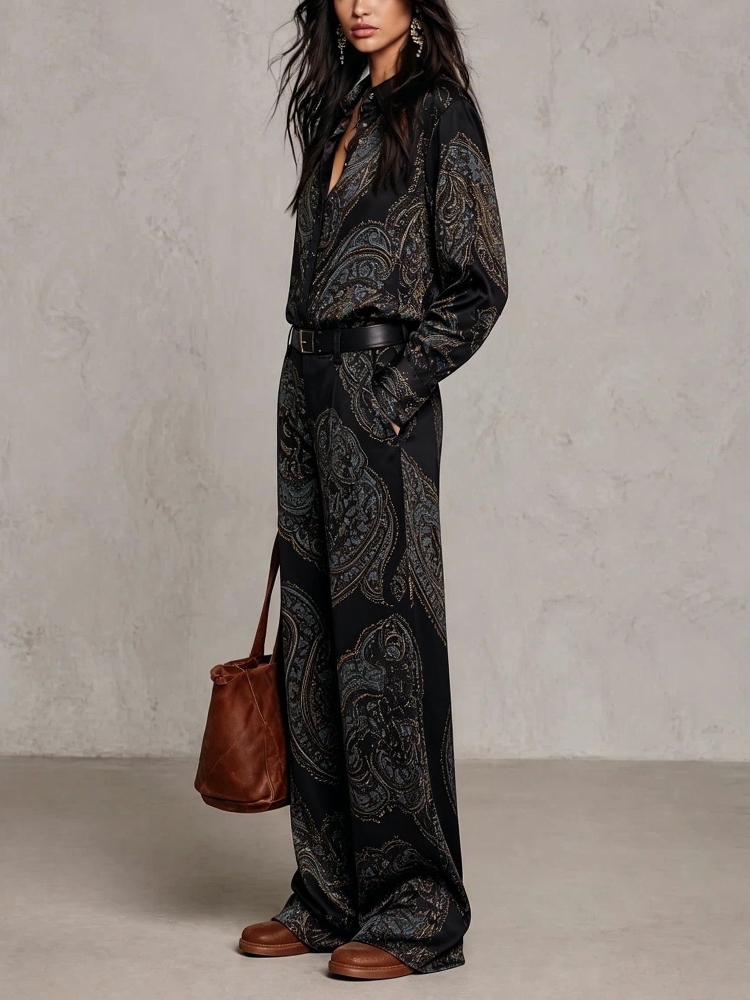 Gloria | Camicia di seta a manica lunga con stampa paisley bordeaux e pantaloni a gamba larga