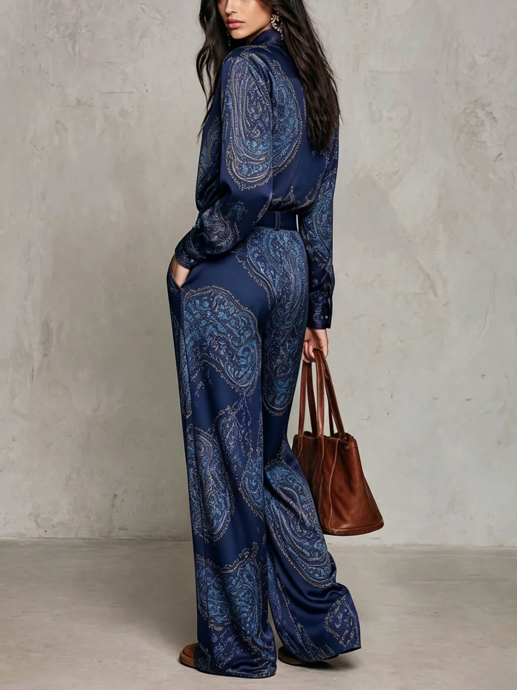 Gloria | Camicia di seta a manica lunga con stampa paisley bordeaux e pantaloni a gamba larga