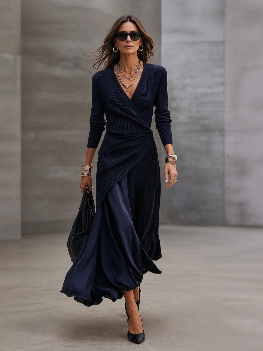 Margaux | Abito Maxi Asimmetrico con Scollo a V e Inserti in Satin Blu Marino