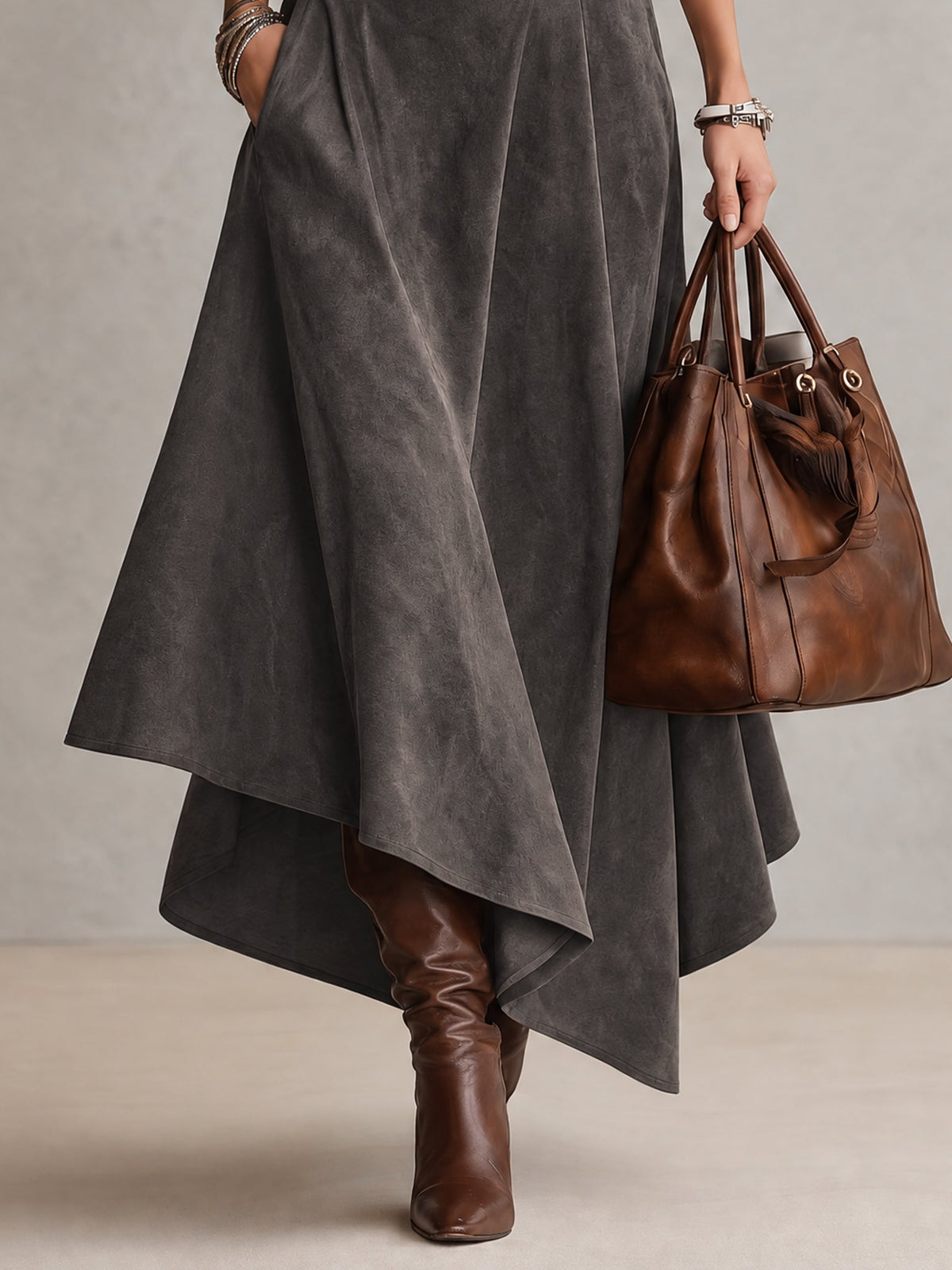 Carmen | Completo top a collo alto grigio e gonna midi asimmetrica in camoscio sintetico (con cintura)