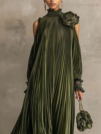 Rosa - Vestito lungo plissettato verde oliva con dettaglio floreale sulla spalla