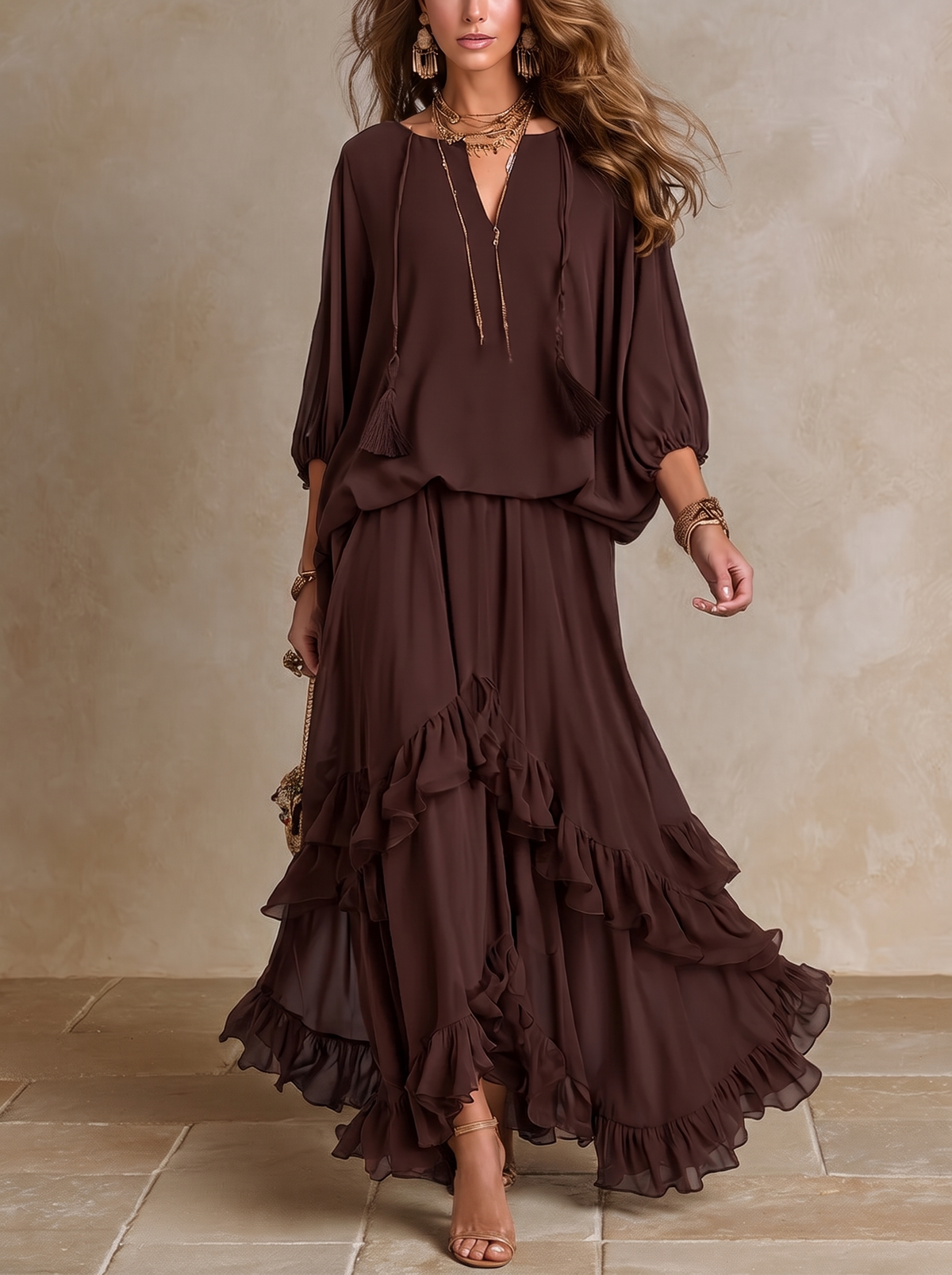 Manon | Top in Chiffon Marrone con Frange e Scollatura a V Abbinato a una Gonna a Volant Sovrapposti