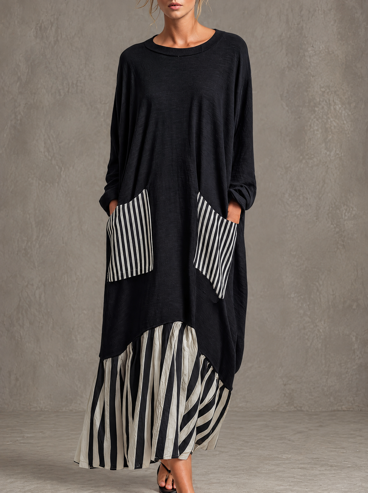 Alba | Abito lungo oversize in cotone nero con righe in stile patchwork