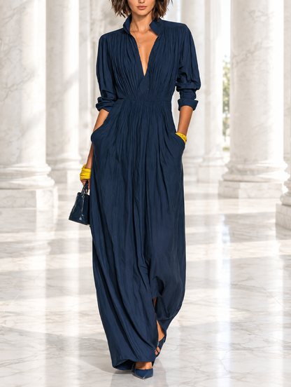 Alma | Abito lungo plissettato blu navy con scollo a V
