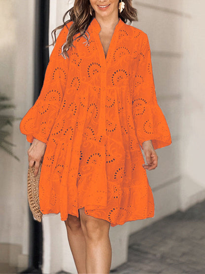Lucía | Vestito Mini in Pizzo Ricamato con Scollatura a V e Manica Lunga