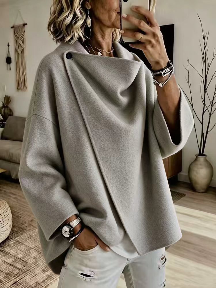 Poncho da Donna con Collo Asimmetrico e Chiusura a Bottone