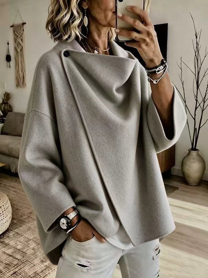 Poncho da Donna con Collo Asimmetrico e Chiusura a Bottone