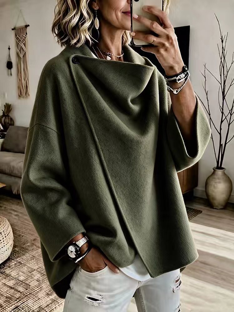 Poncho da Donna con Collo Asimmetrico e Chiusura a Bottone