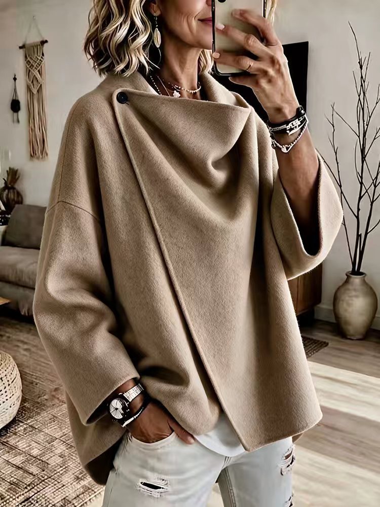Poncho da Donna con Collo Asimmetrico e Chiusura a Bottone