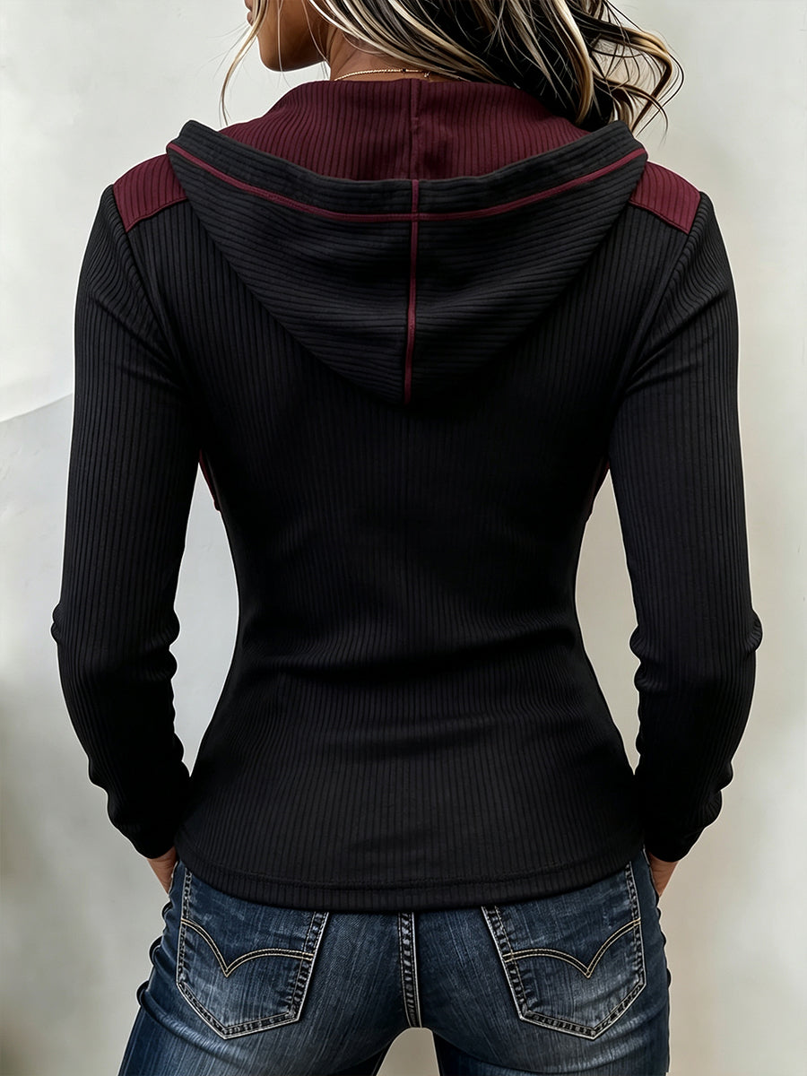 Maglione a Costine con Cappuccio e Color Block